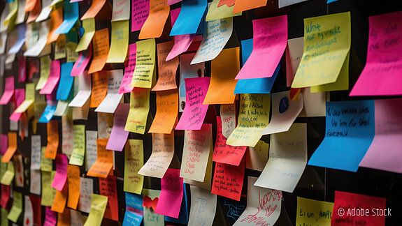 bunte Zettel für Aushang